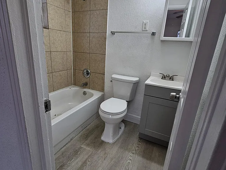 807 NE 3rd St #809 — Photo 3