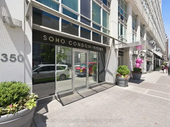 350 Wellington St W #M24, Toronto, ON M5V 3W9