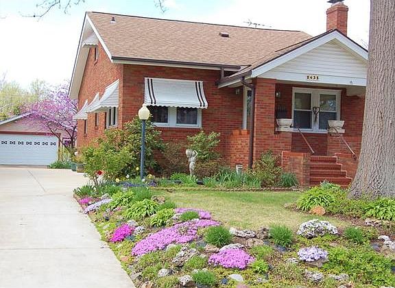 2nd image of 2435 Ashland Ave