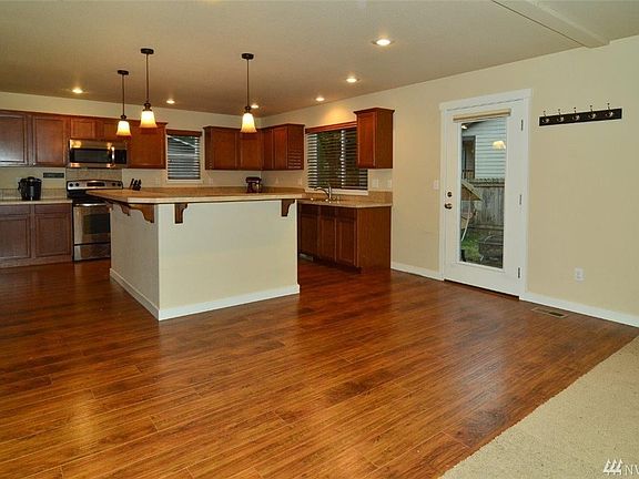 5th image of 3015 31st Ln NE
