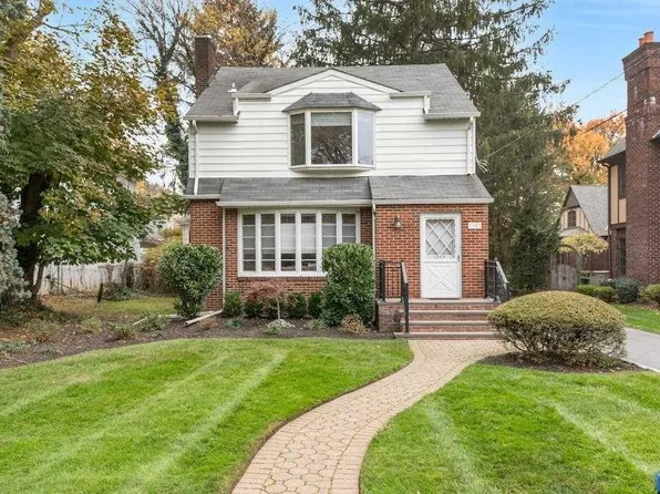 1352 Sussex Rd, Teaneck, NJ 07666