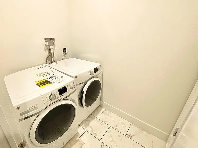 268 Griffith St #2 — Photo 17