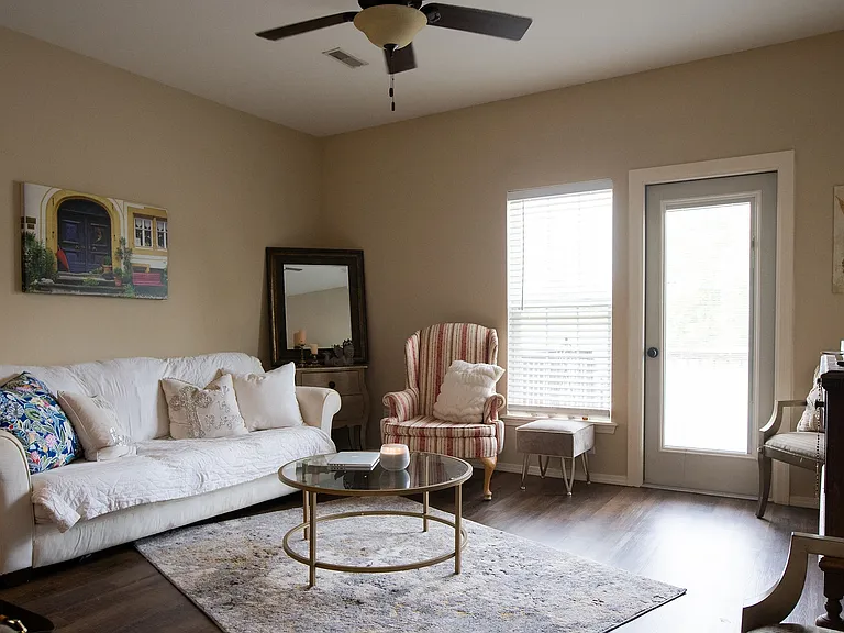 Enclave Apartmants — Photo 9