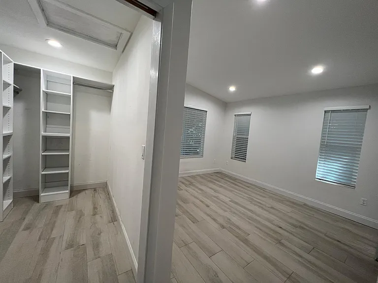 4105 W Azeele St — Photo 10