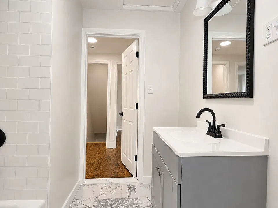 8 Innis Ave #2F