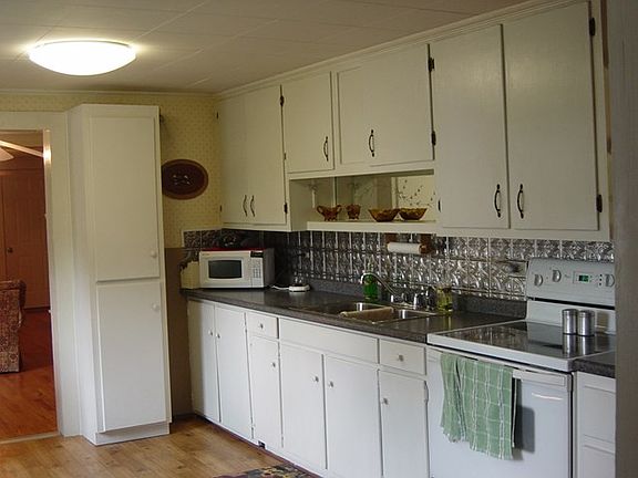 5th image of 355 Sunset Dr