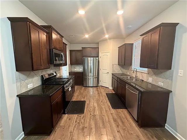 220 E Lake Dr — Photo 4