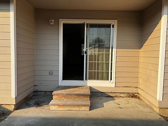 3rd image of 631 S Alder St #631