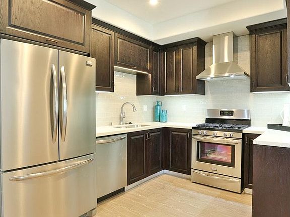 4th image of 12700 Moorpark St APT 403