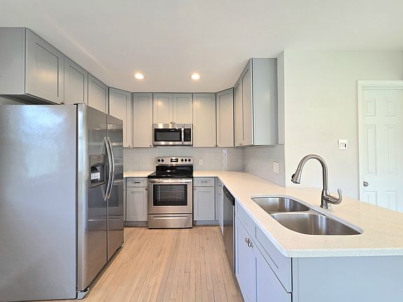 4th image of 10810 Norman Ave #B