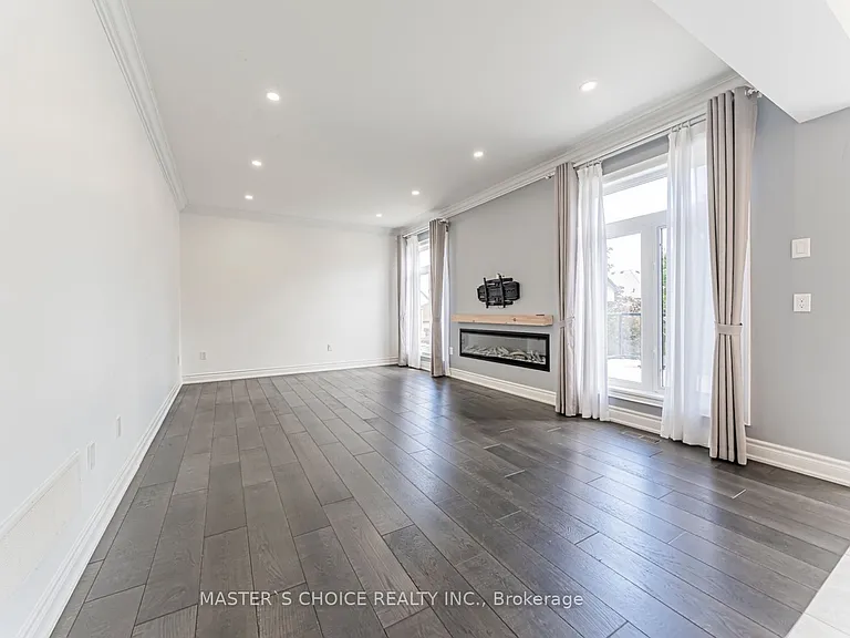 2357 Rideau Dr — Photo 9