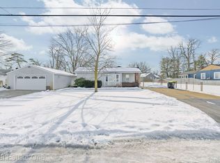 9533 Round Lake Blvd, White Lake, MI