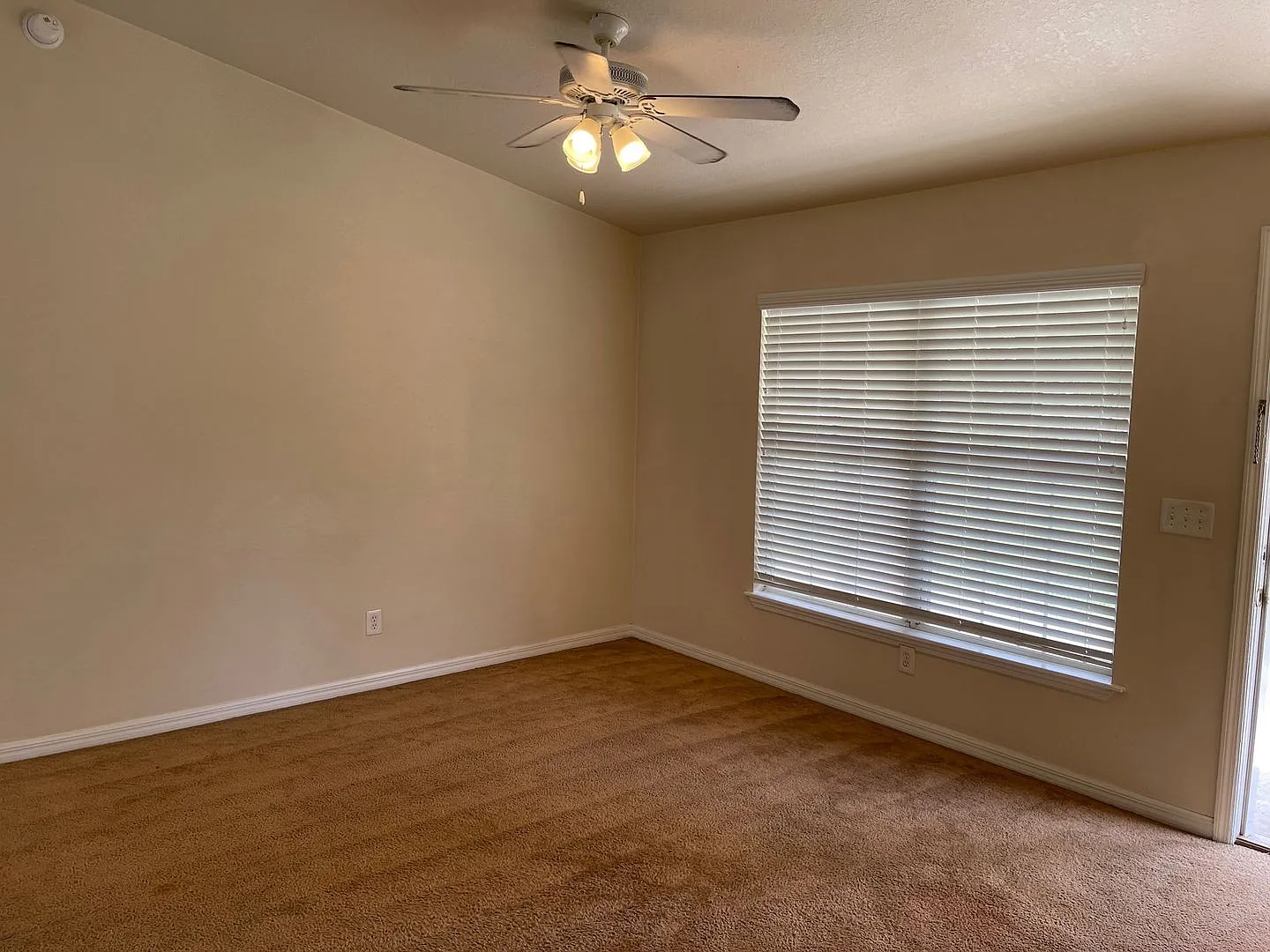 2 Bedroom 2 Bathroom — Photo 2