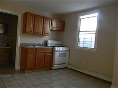 5th image of 52 Norwood St