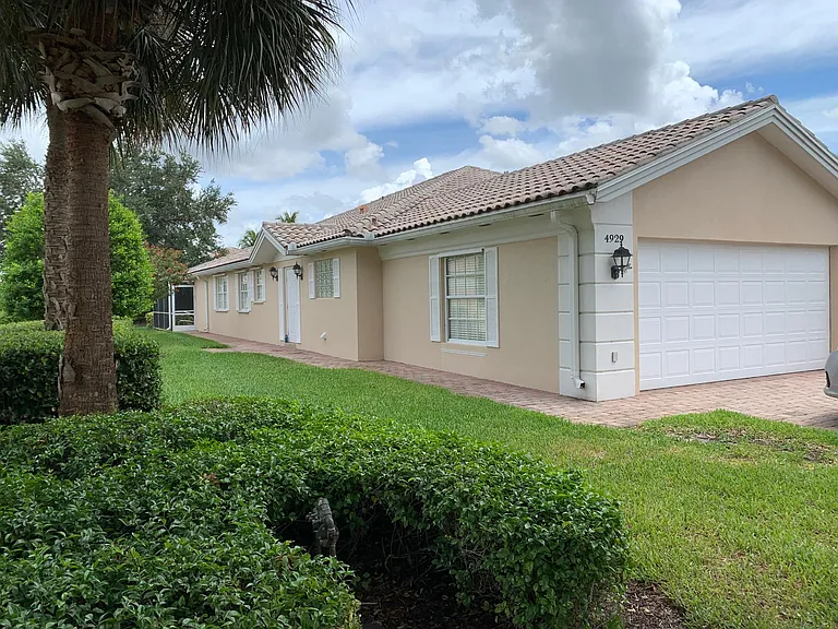 2 Bedroom + 2 Booth + 2 Car Garage on Private Lot