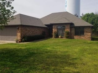 800 Lakeside Dr, Noble, OK 73068