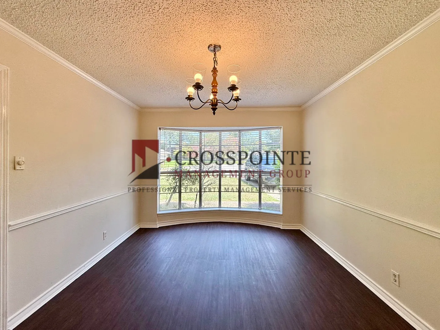 Spacious 4 Bedroom, 2 Bathroom Home! — Photo 3