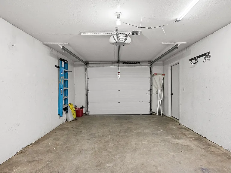2228 Independence Cir E — Photo 15