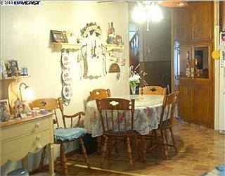 3rd image of 2587 Windsor Ct