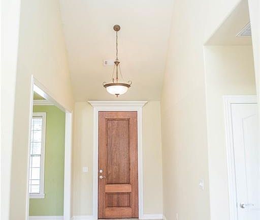 3rd image of 3811 W Edgewater Dr