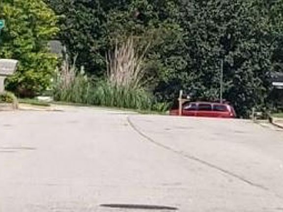 Exterior Neighborhood (street photo)