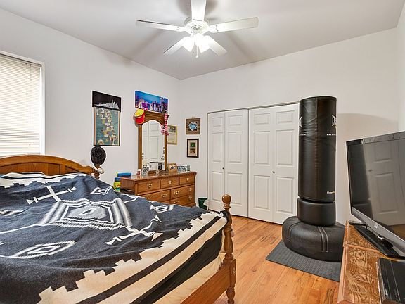5th image of 1022 N Damen Ave
