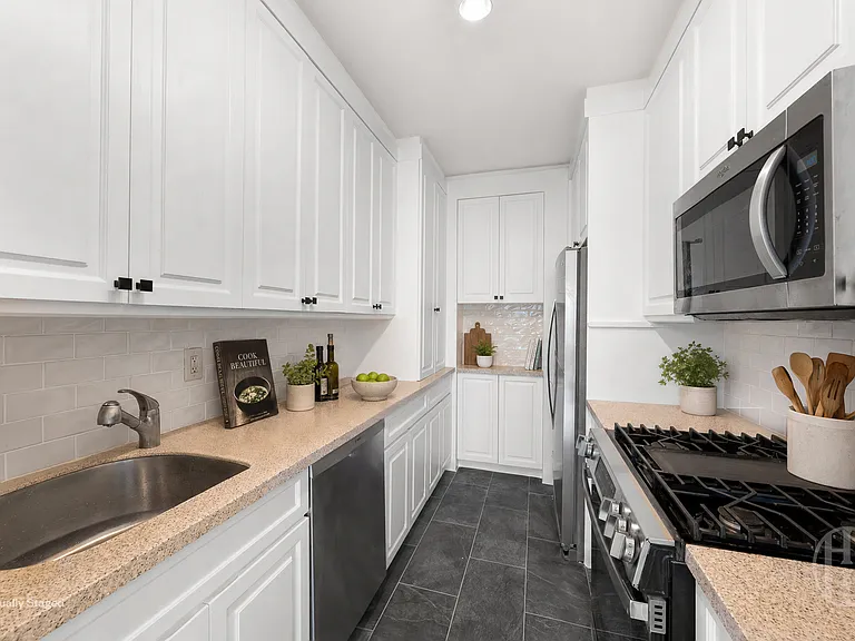 201 W 72nd St #16E — Photo 8