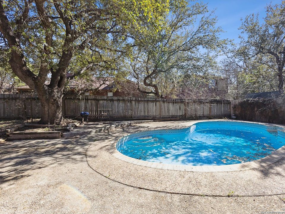 1st image of 15430 River Bend