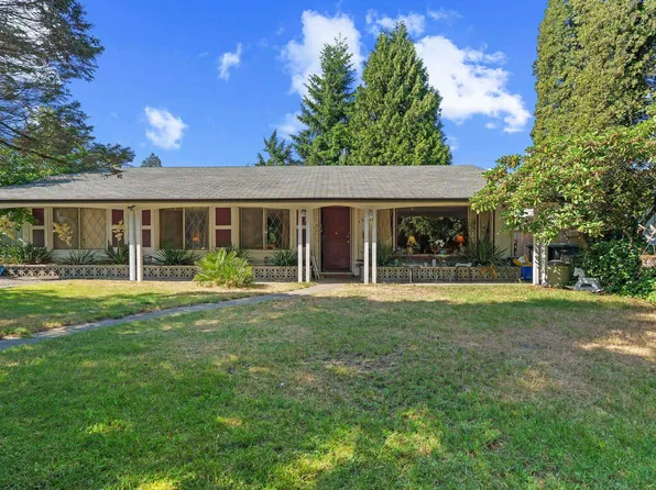1454 Sowden St, North Vancouver, BC V7P 1M1