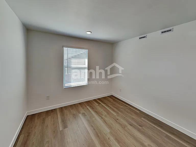 8225 S 21st Dr — Photo 21