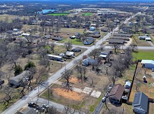 300 S Mill St, Bowie, TX 76230