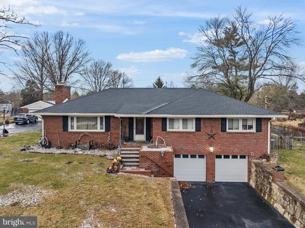 247 Washington Crossing Pe Rd, Titusville, NJ 08560