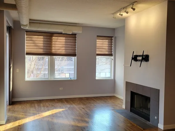 2040 W Belle Plaine Ave Unit 207, Chicago, IL 60618
