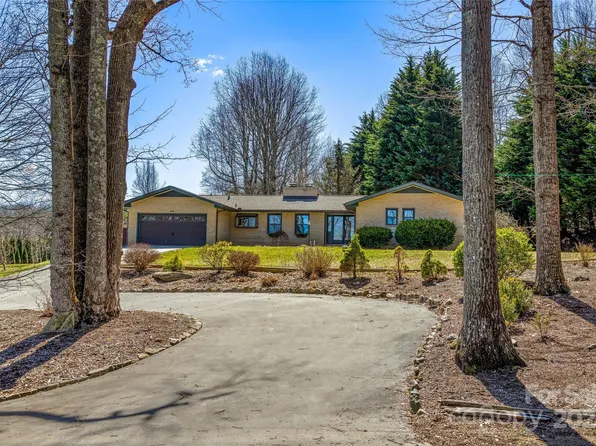 416 Sabine Dr, Laurel Park, NC 28739