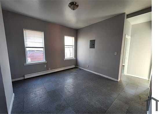 5th image of 907 Avenue St