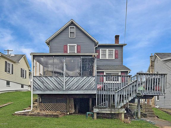 3rd image of 229 Beech St S