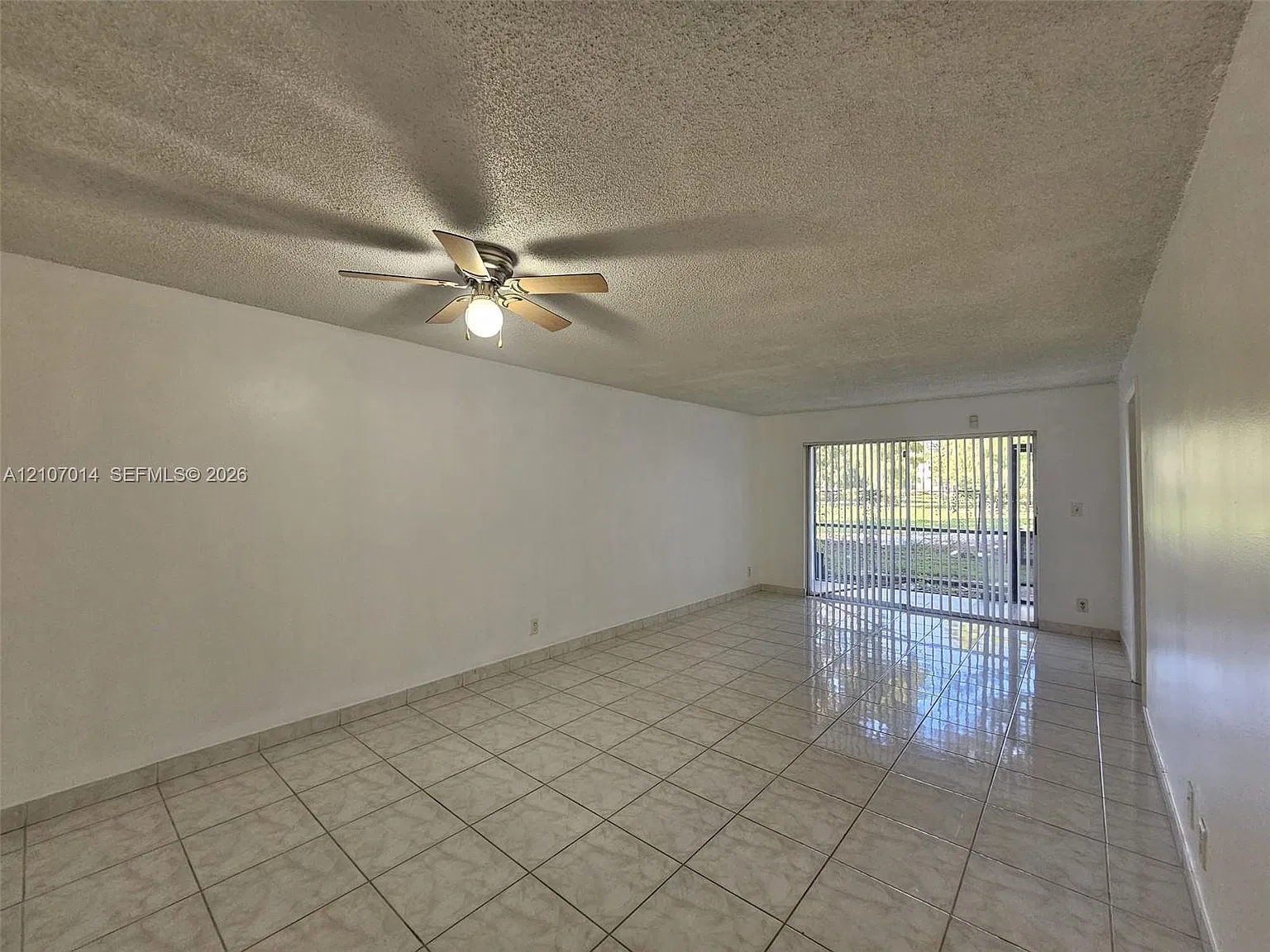 Versailles Gardens Condo — Photo 4