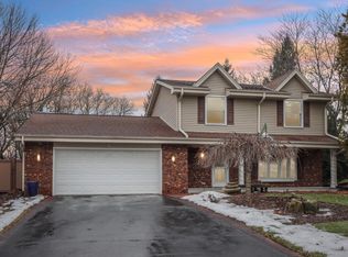 W224N2507 Ridgewood LANE, Waukesha, WI 53186