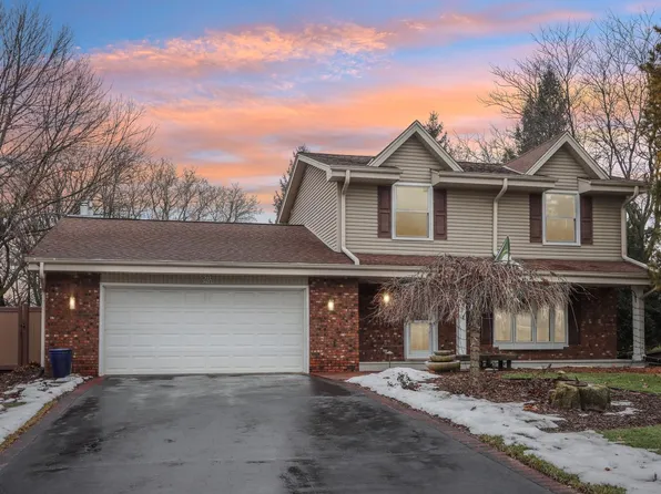 W224N2507 Ridgewood LANE, Waukesha, WI 53186