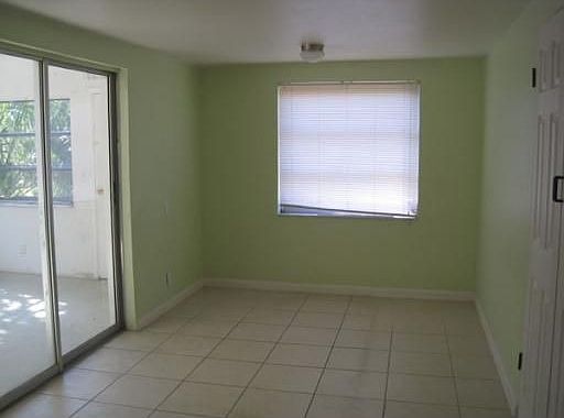 5th image of 412 N Grosse Ave