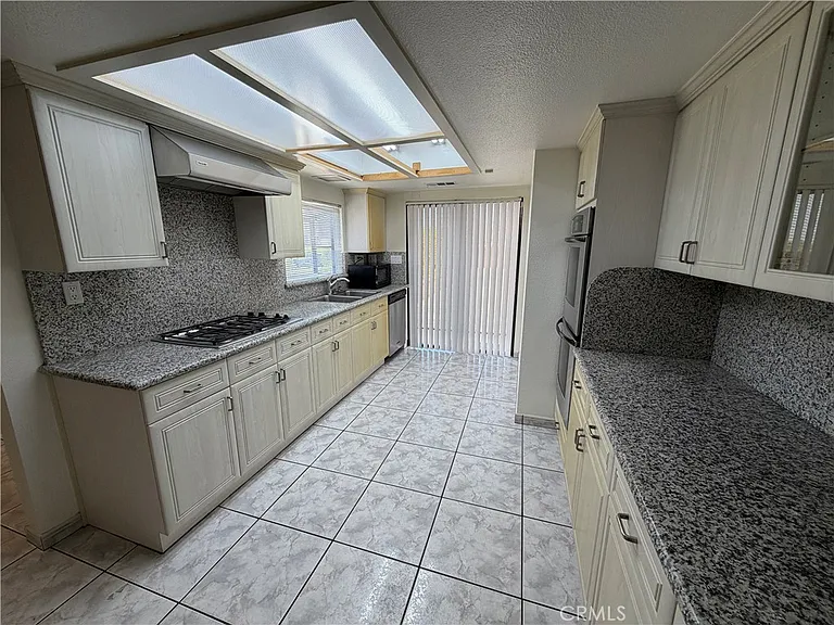 1501 N Maryland Ave — Photo 10