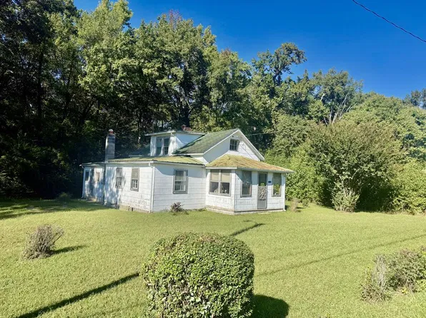 1693 Mundy Point Rd, Callao, VA 22435