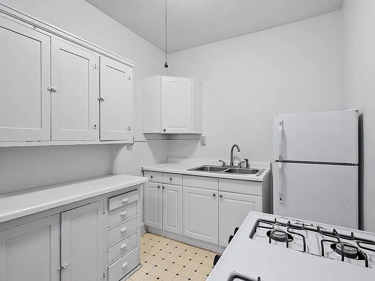 2216 Harriet Ave — Photo 10