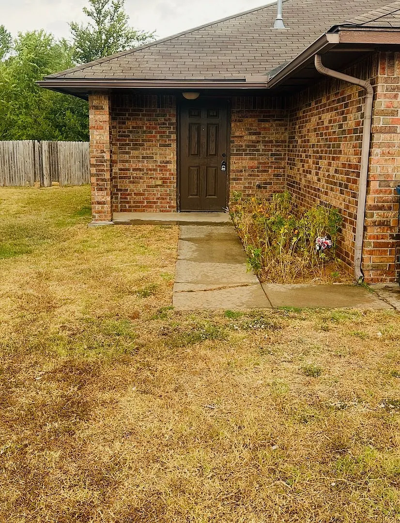 3br 2ba duplex with 2 car garage! — Photo 1