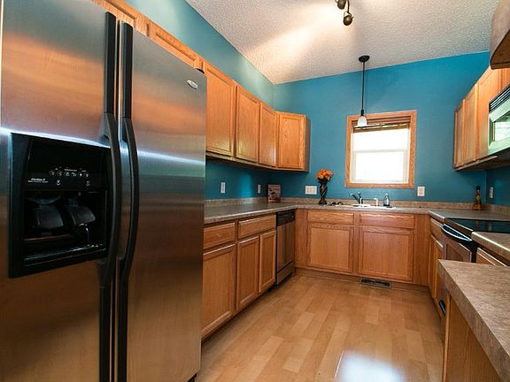 3rd image of 1453 Magnolia Ave E