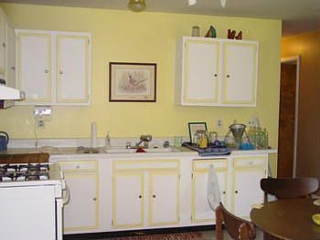 Nice eat in kitchen.