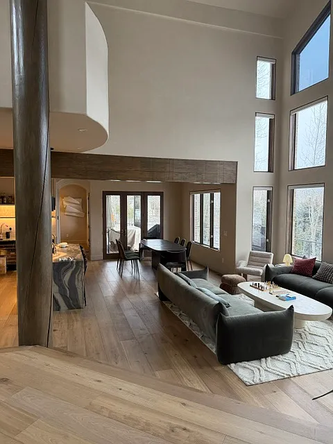 5 bed, 4500 sqft, $12,000 — Photo 3