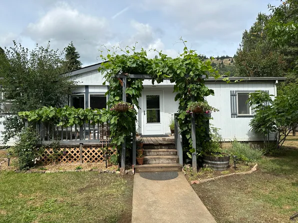 804 SE Oak St, White Salmon, WA 98672