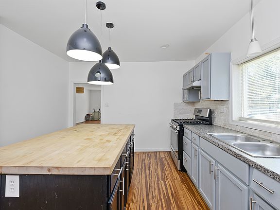 3rd image of 14534 Des Plaines St