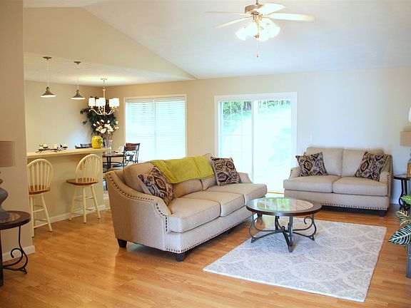 3rd image of 6255 Acadia Dr